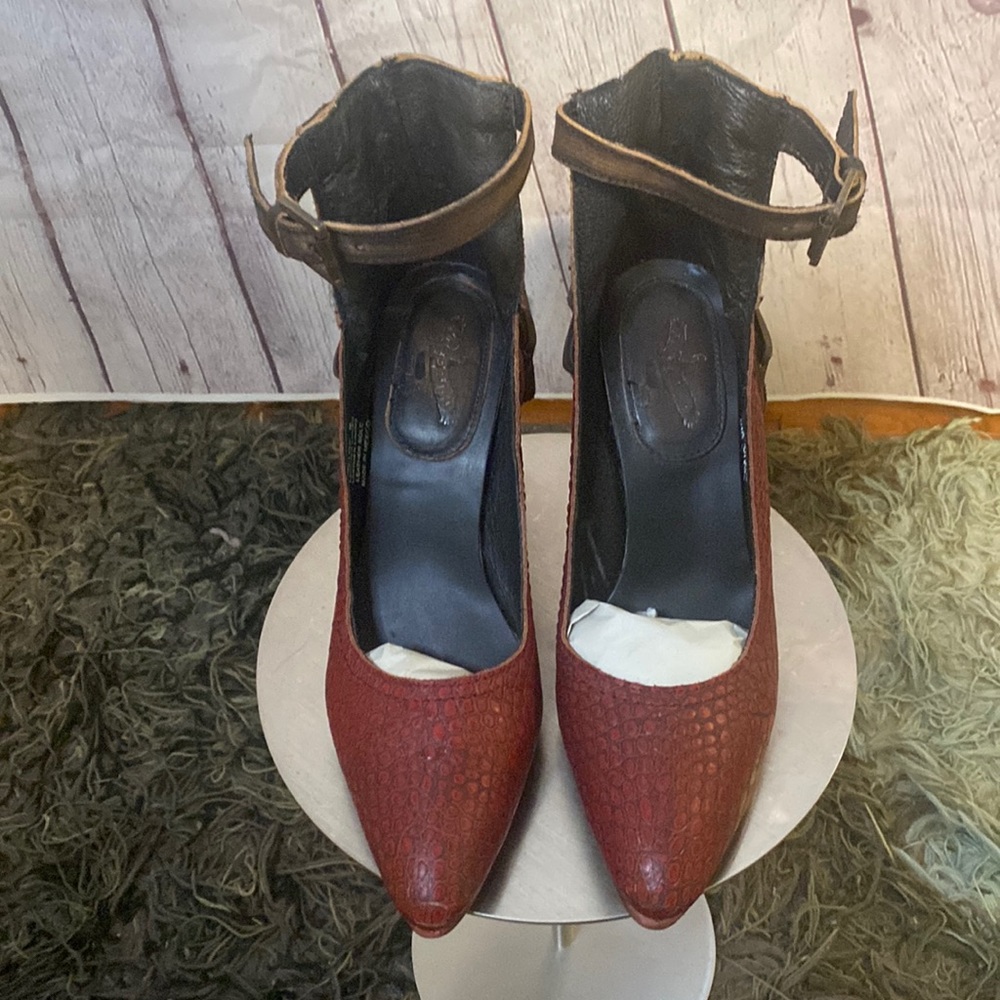 NEW FREEBIRD JILLIAN RED CROCO SHOES